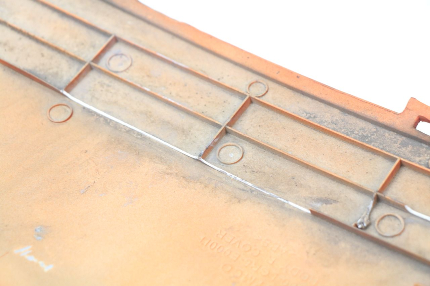 photo de FLANC ARRIERE DROIT KYMCO LIKE 125 (2009 - 2016) - État de surface