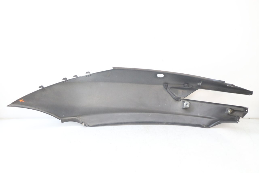 photo de FLANC ARRIERE DROIT PIAGGIO MP3 HPE 350 (2018 - 2020) - Points de fixation