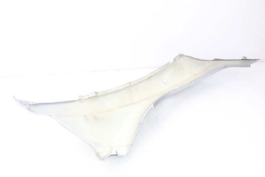 photo de FLANC ARRIERE DROIT PIAGGIO MP3 125 (2006 - 2014) - Gros plan technique