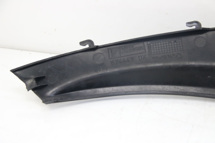 photo de FLANC ARRIERE DROIT PIAGGIO MP3 125 (2006 - 2014) - Marquages et références