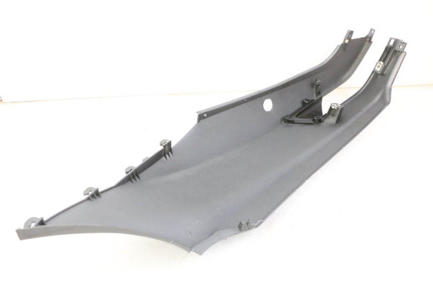 photo de FLANC ARRIERE DROIT PIAGGIO MP3 500 (2014 - 2017) - Vue d’ensemble