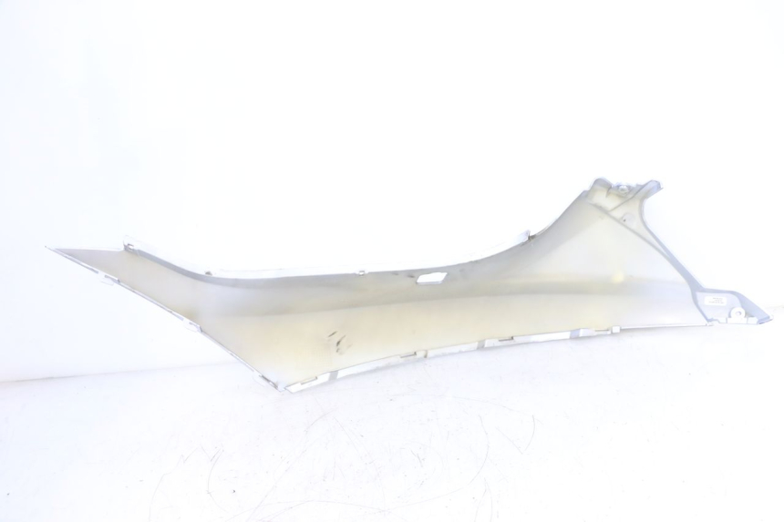 photo de FLANC ARRIERE DROIT PIAGGIO MP3 125 (2006 - 2014) - Points de fixation