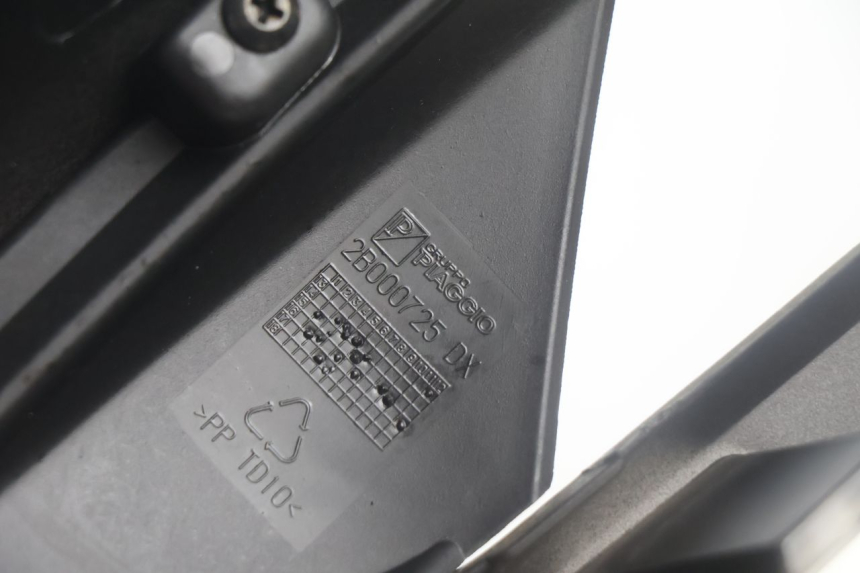 photo de FLANC ARRIERE DROIT PIAGGIO MP3 500 (2016 - 2018) - Vue rapprochée