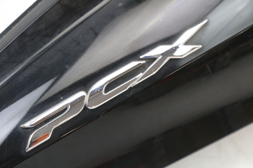 photo de FLANC ARRIERE DROIT HONDA PCX (JF28) 125 (2009 - 2011) - Gros plan technique