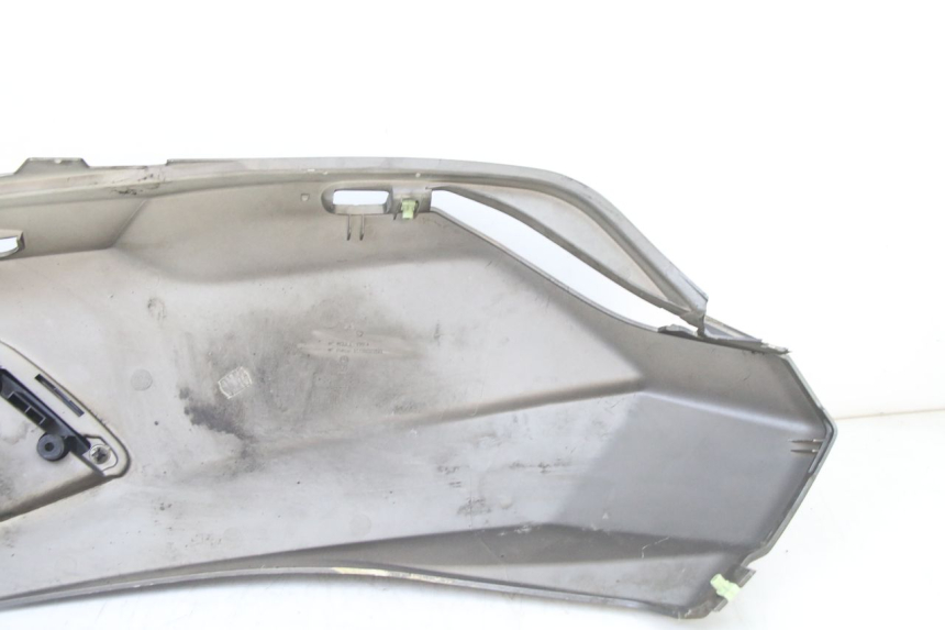 photo de FLANC ARRIERE DROIT PEUGEOT SATELIS 125 (2013 - 2018) - Détails caractéristiques