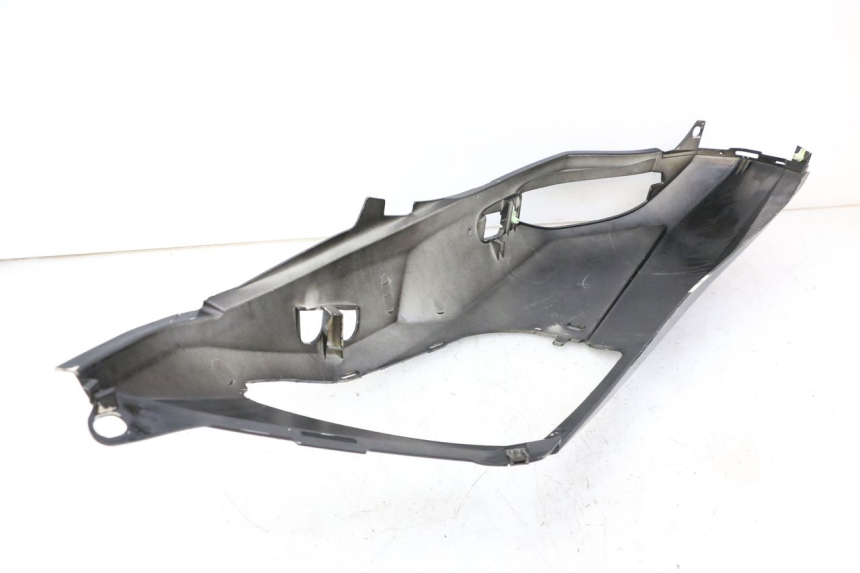 photo de FLANC ARRIERE DROIT PEUGEOT SATELIS COMPRESSOR K15 125 (2006 - 2009) - Gros plan technique