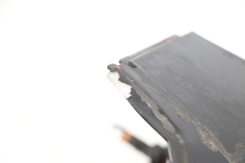 photo de FLANC ARRIERE DROIT PEUGEOT SPEEDFIGHT 3 LC 2T 50 (2009 - 2015) - Autre angle de vue