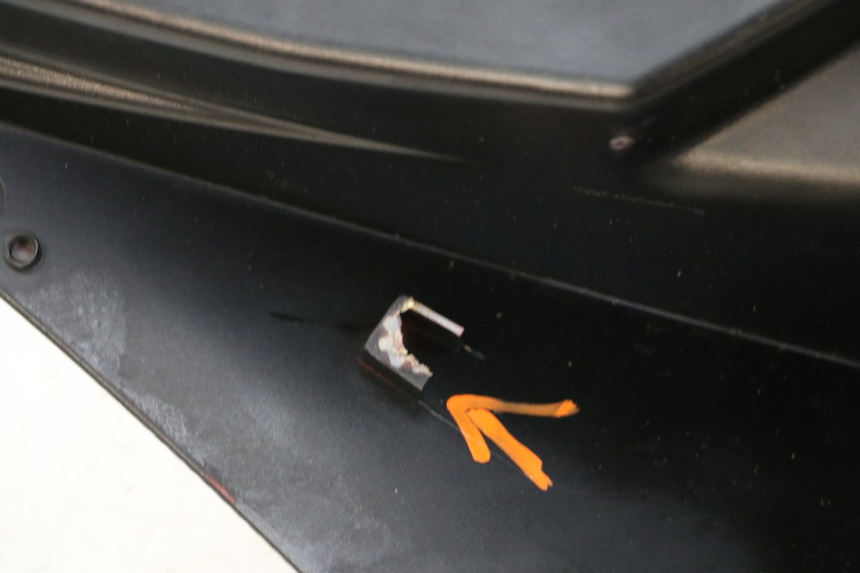 photo de FLANC ARRIERE DROIT PEUGEOT SPEEDFIGHT 3 LC 2T 50 (2009 - 2015) - Marquages et références