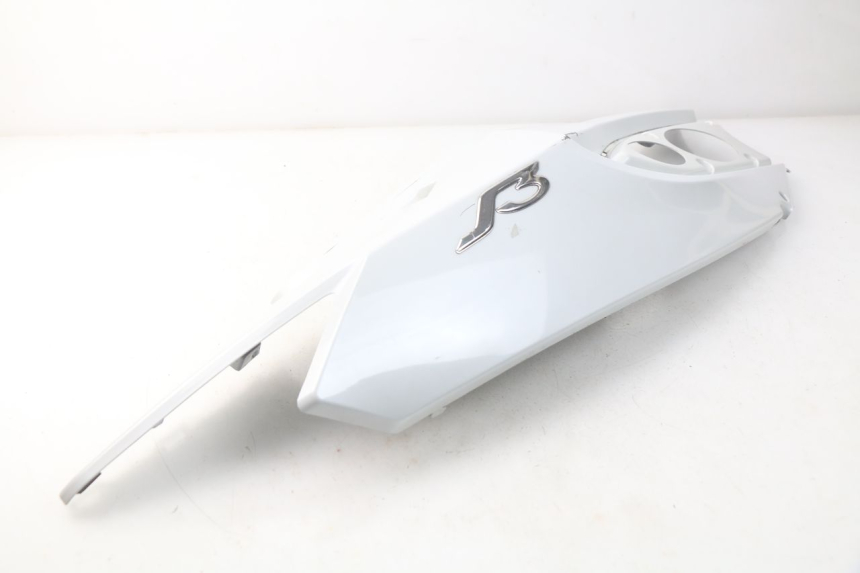 photo de FLANC ARRIERE DROIT DAELIM S3 125 (2010 - 2017) - Marquages et références