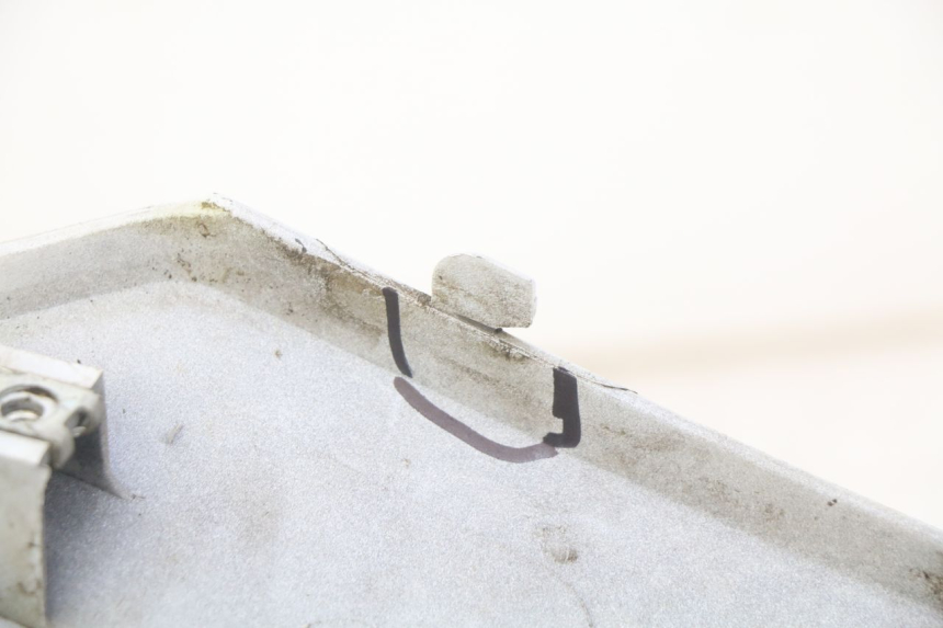 photo de FLANC ARRIERE DROIT DAELIM S3 125 (2010 - 2017) - Autre angle de vue