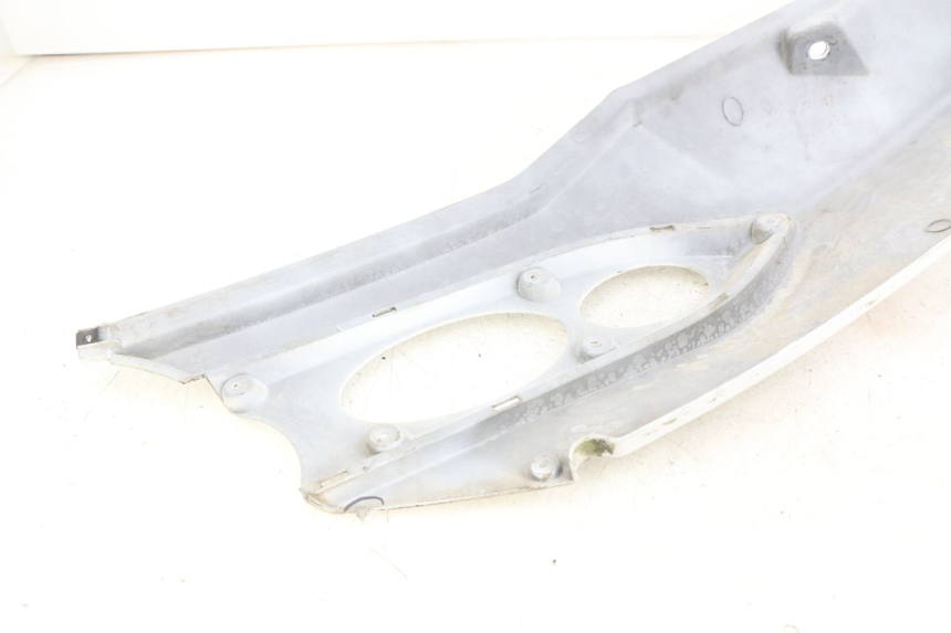 photo de FLANC ARRIERE DROIT DAELIM S3 125 (2010 - 2017) - Gros plan technique