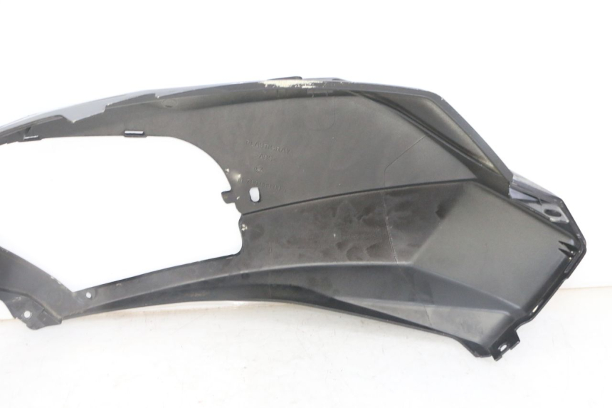 photo de FLANC ARRIERE DROIT PEUGEOT SATELIS COMPRESSOR K15 125 (2006 - 2009) - Gros plan technique