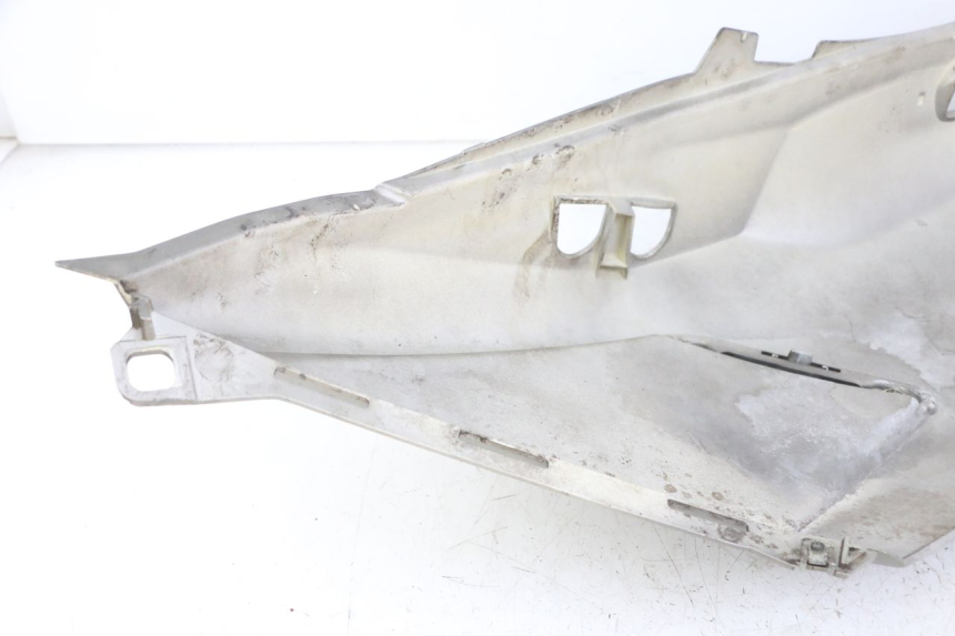 photo de FLANC ARRIERE DROIT PEUGEOT SATELIS 125 (2013 - 2018) - Gros plan technique