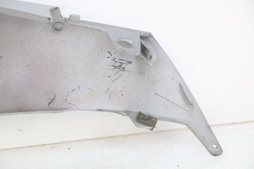 photo de FLANC ARRIERE DROIT APRILIA SCARABEO LIGHT 125 (2007 - 2011) - Autre angle de vue