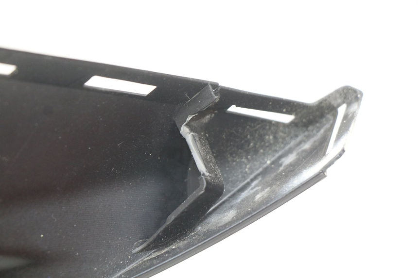 photo de FLANC ARRIERE DROIT SUZUKI SIXTEEN 125 (2008 - 2010) - Zoom état d’usage