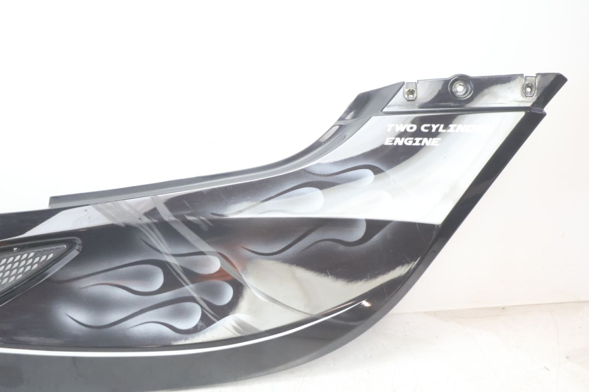 photo de FLANC ARRIERE DROIT CAN-AM SPYDER RS 1000 (2008 - 2012) - Autre angle de vue
