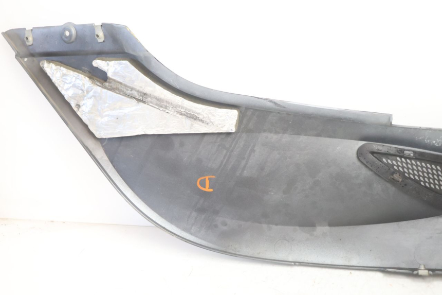 photo de FLANC ARRIERE DROIT CAN-AM SPYDER RS 1000 (2008 - 2012) - État de surface