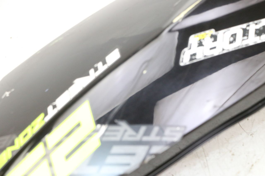 photo de FLANC ARRIERE DROIT PEUGEOT STREETZONE I NAKED 2T 50 (2018 - 2020) - Marquages et références