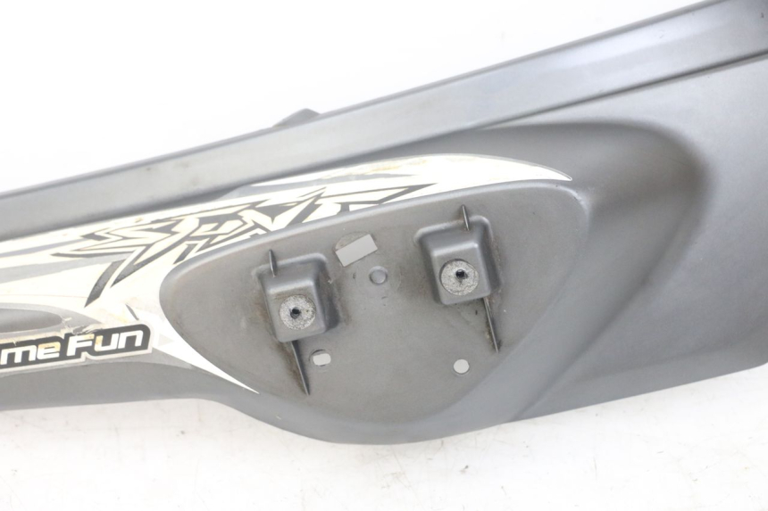 photo de FLANC ARRIERE DROIT MBK STUNT NAKED 50 (2004 - 2018) - État de surface