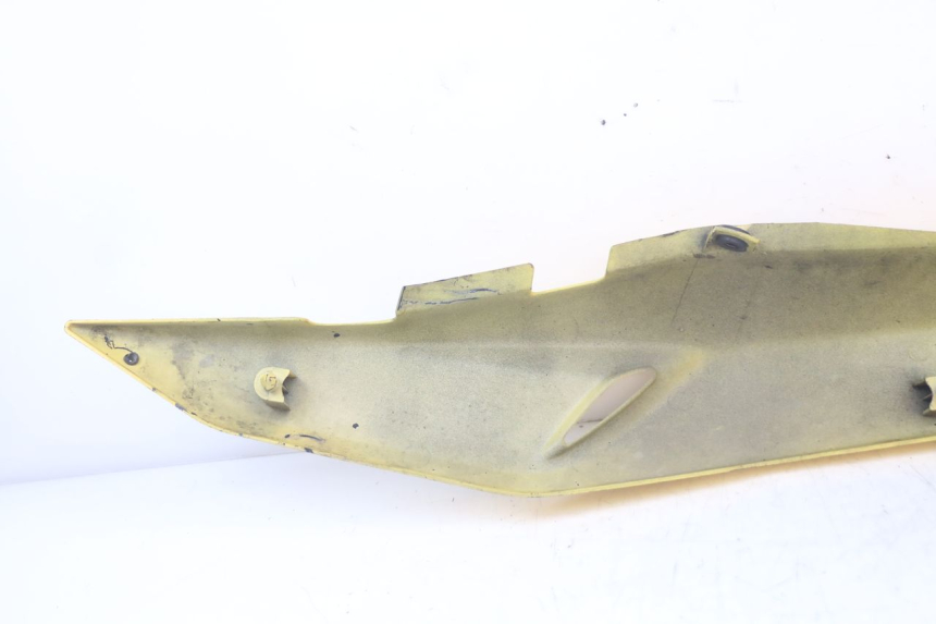 photo de FLANC ARRIERE DROIT SUZUKI GS F 500 (2004 - 2007) - État de surface