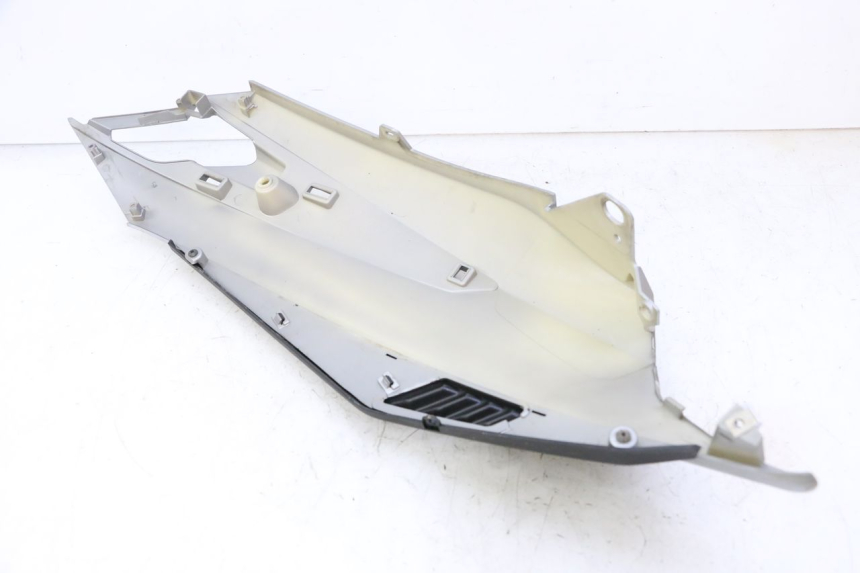 photo de FLANC ARRIERE DROIT APRILIA SXR 50 (2021 - 2023) - Gros plan technique