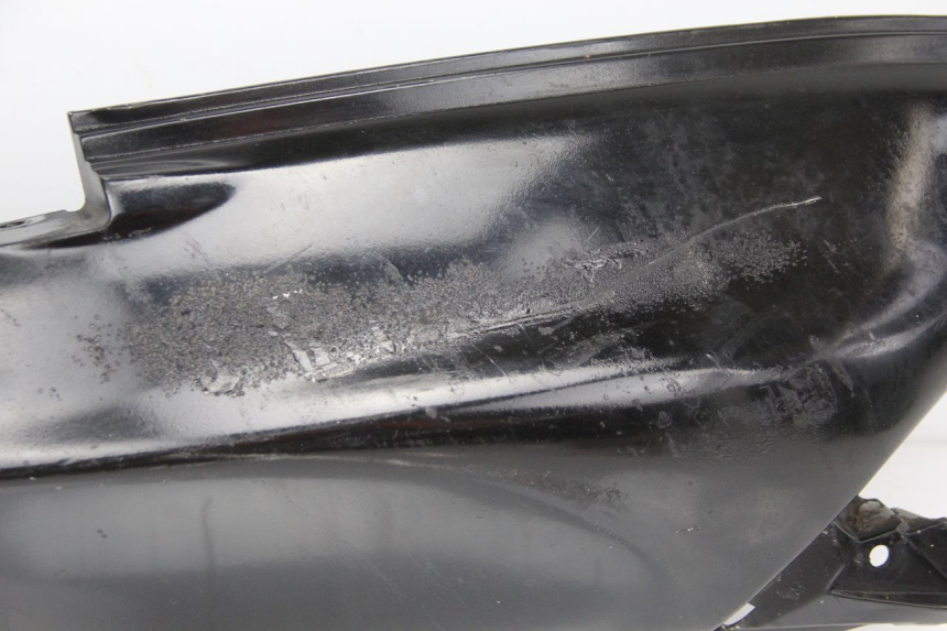 photo de FLANC ARRIERE DROIT SUZUKI UC EPICURO 125 (1999 - 2003) - Zoom état d’usage