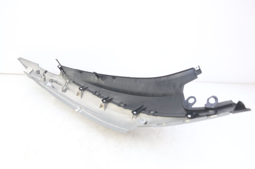 photo de FLANC ARRIERE DROIT HONDA VISION NSC R 50 (2013 - 2015) - Zoom état d’usage