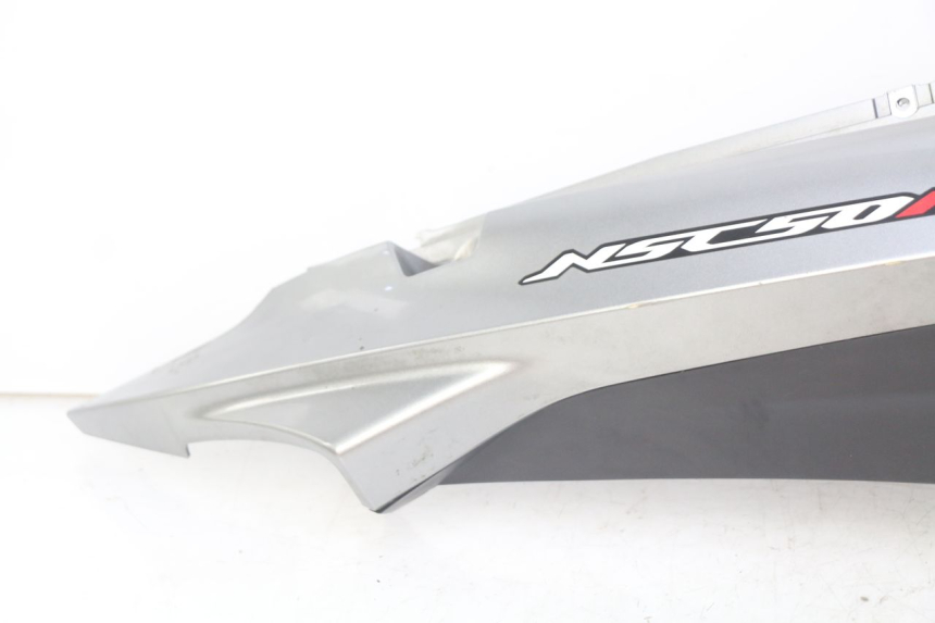 photo de FLANC ARRIERE DROIT HONDA VISION NSC R 50 (2013 - 2015) - État de surface