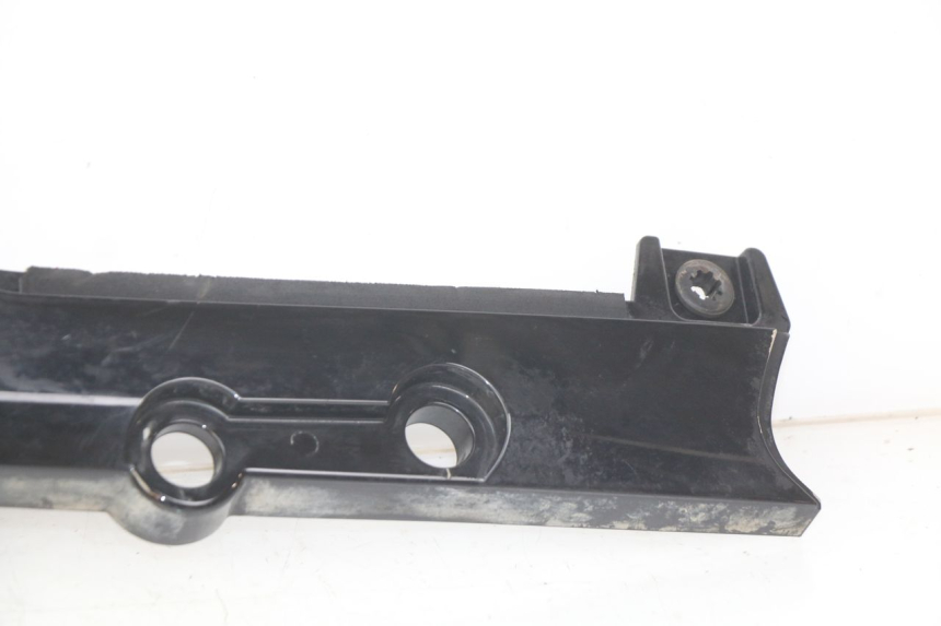 photo de FLANC ARRIERE DROIT SYM WOLF SB 125 (2011 - 2018) - Détails caractéristiques