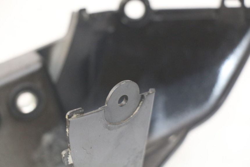 photo de FLANC ARRIERE DROIT SYM WOLF SB 125 (2011 - 2018) - Zoom état d’usage