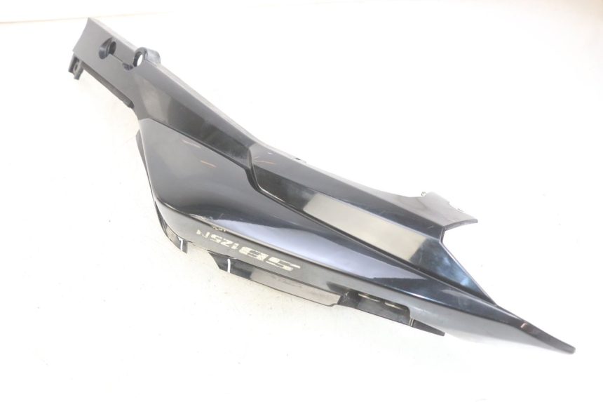 photo de FLANC ARRIERE DROIT SYM WOLF SB 125 (2011 - 2018) - Vue d’ensemble