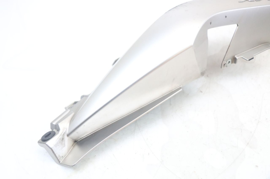 photo de FLANC ARRIERE DROIT YAMAHA XMAX X-MAX ABS 125 (2017 - 2020) - Points de fixation