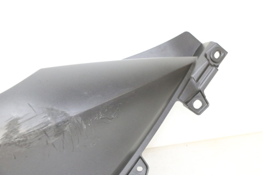 photo de FLANC ARRIERE DROIT YAMAHA XMAX X-MAX 125 (2021 - 2025) - Détails caractéristiques