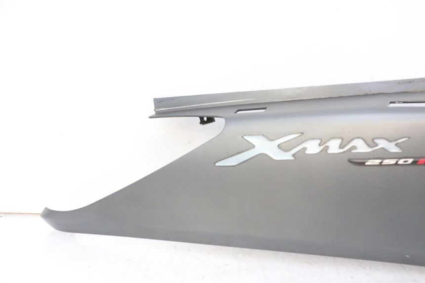 photo de FLANC ARRIERE DROIT YAMAHA X-MAX XMAX 250 (2006 - 2009) - Points de fixation