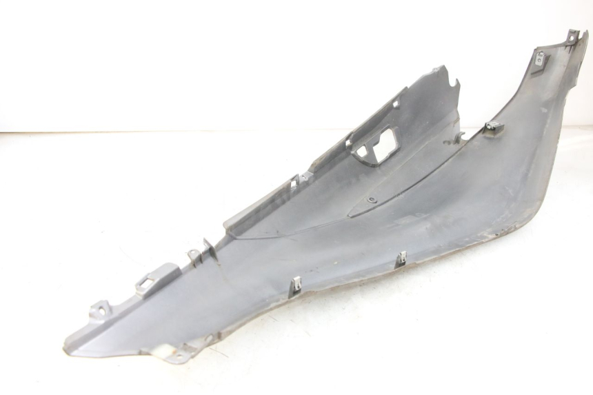 photo de FLANC ARRIERE DROIT PIAGGIO X10 125 (2012 - 2017) - Autre angle de vue