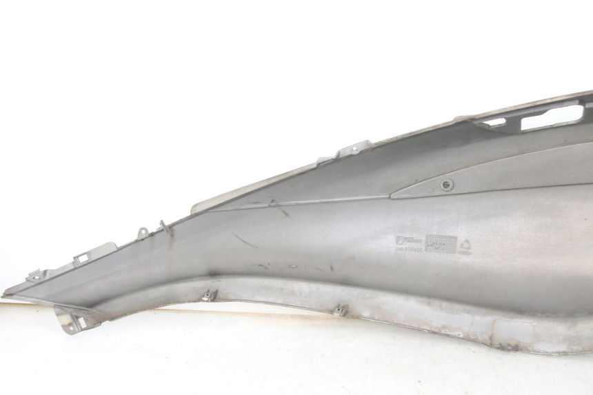 photo de FLANC ARRIERE DROIT PIAGGIO X10 125 (2012 - 2017) - Gros plan technique