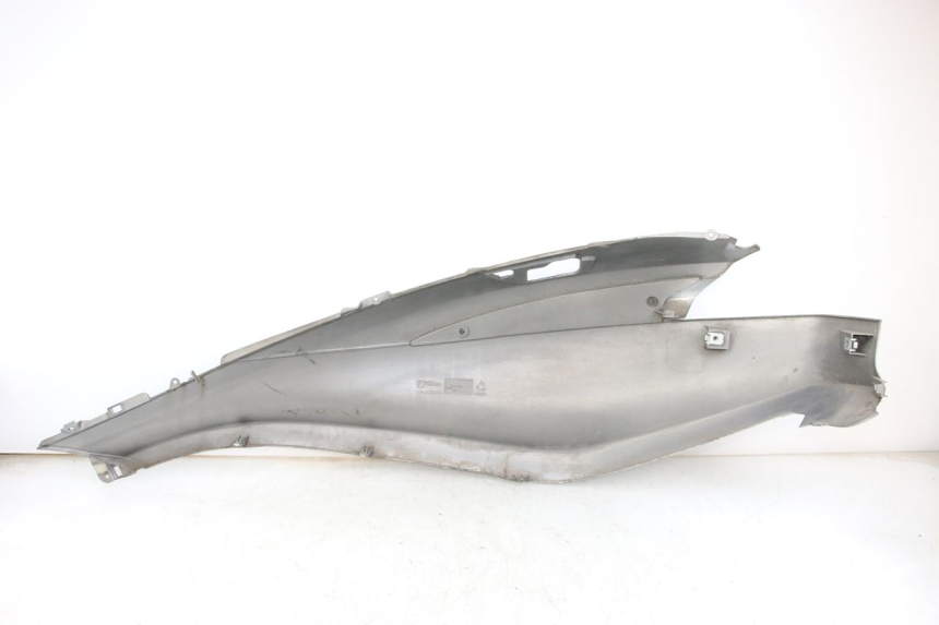 photo de FLANC ARRIERE DROIT PIAGGIO X10 125 (2012 - 2017) - Points de fixation