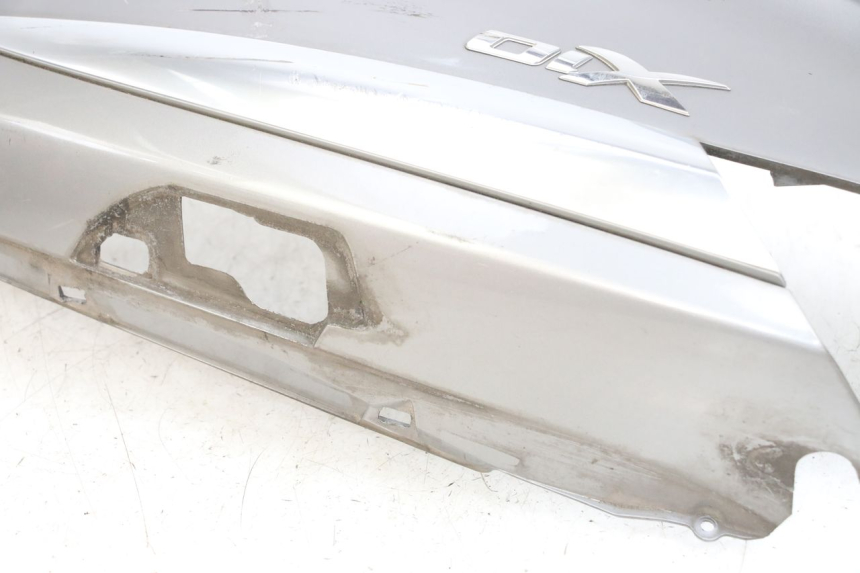 photo de FLANC ARRIERE DROIT PIAGGIO X10 125 (2012 - 2017) - Marquages et références