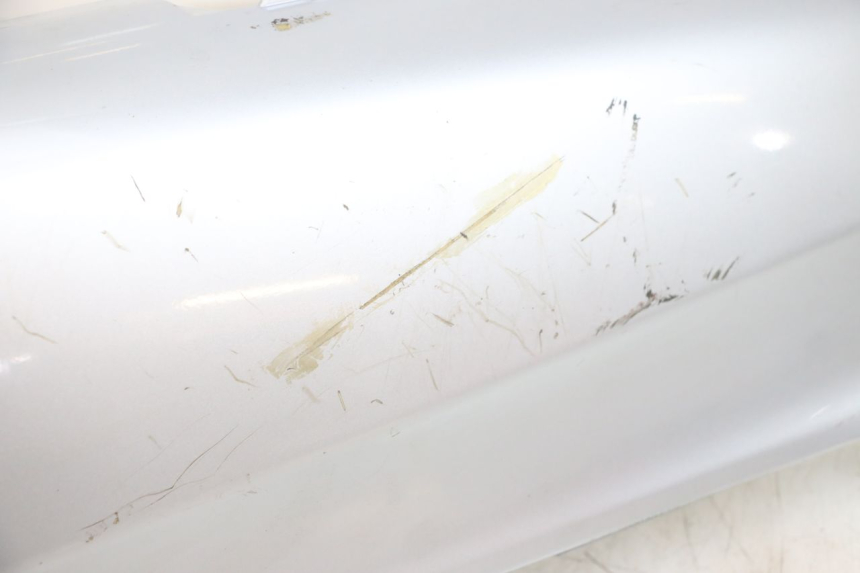 photo de FLANC ARRIERE DROIT PIAGGIO X9 125 (2000 - 2003) - Détail de la pièce