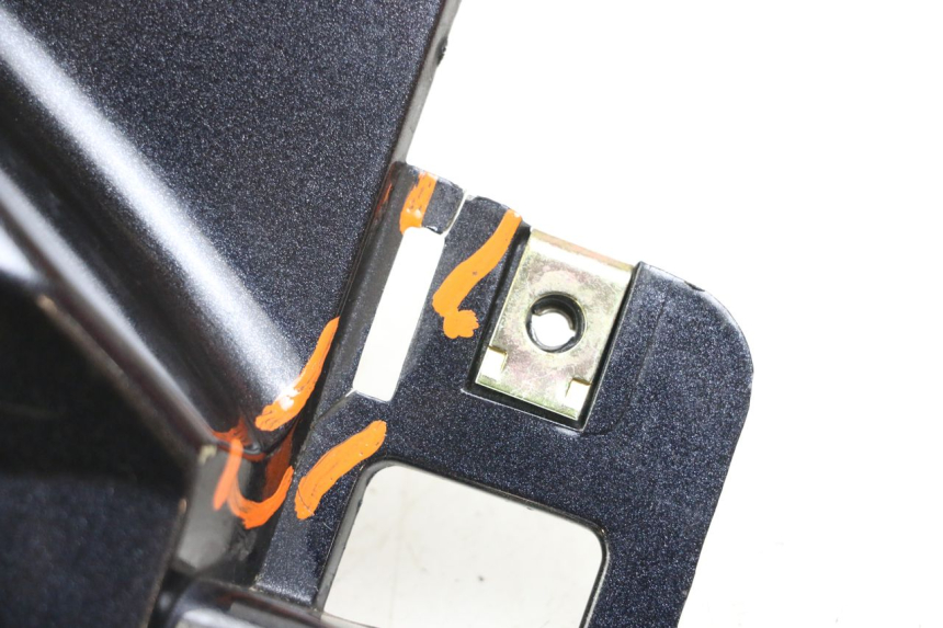 photo de Rear right side panel KYMCO XCITING 250 (2006 - 2009) - Points de fixation