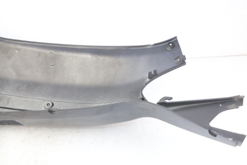 photo de FLANC ARRIERE DROIT PIAGGIO XEVO - X EVO 125 (2007 - 2017) - Zoom état d’usage