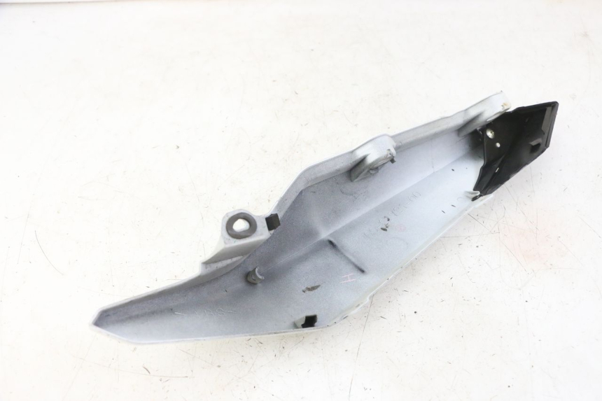 photo de FLANC ARRIERE DROIT YAMAHA XJ6 ABS 600 (2008 - 2016) - Gros plan technique