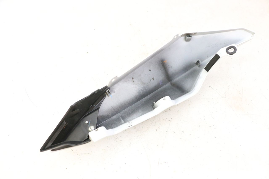 photo de FLANC ARRIERE DROIT YAMAHA XJ6 ABS 600 (2008 - 2016) - Gros plan technique