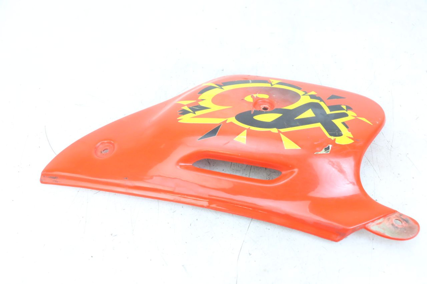 photo de FLANC ARRIERE DROIT PEUGEOT XP6 50 (1997 - 2003) - Gros plan technique