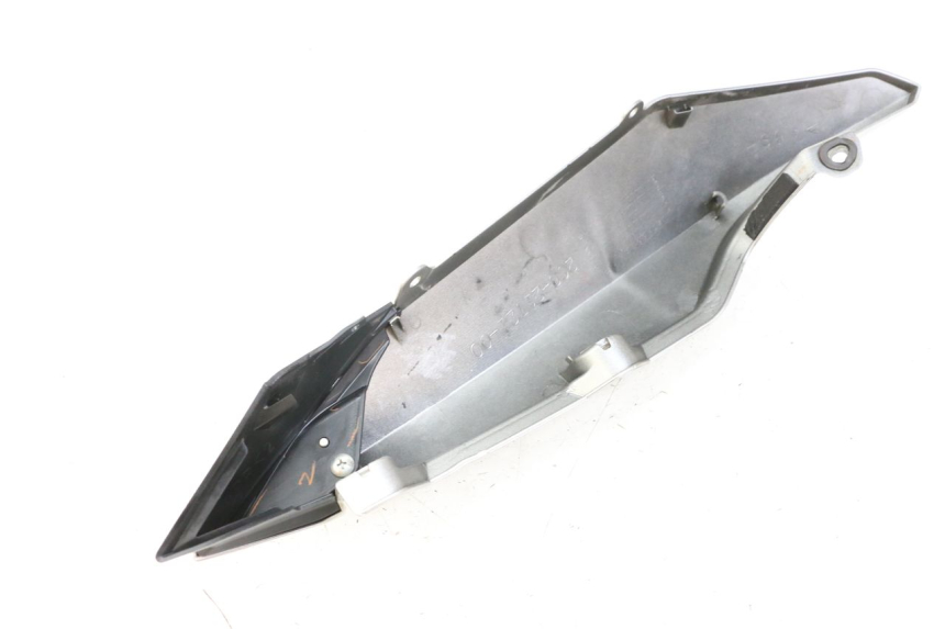 photo de FLANC ARRIERE DROIT YAMAHA XJ6 600 (2008 - 2016) - Gros plan technique