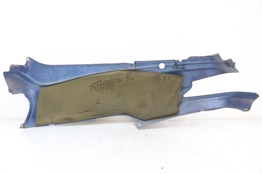 photo de FLANC ARRIERE DROIT YAMAHA YE ZEST 50 (1992 - 1998) - Gros plan technique