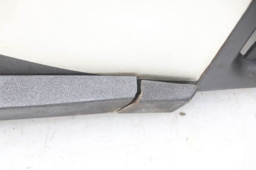 photo de FLANC ARRIERE DROIT YIYING YY50QT-10 50 (2007 - 2022) - Marquages et références