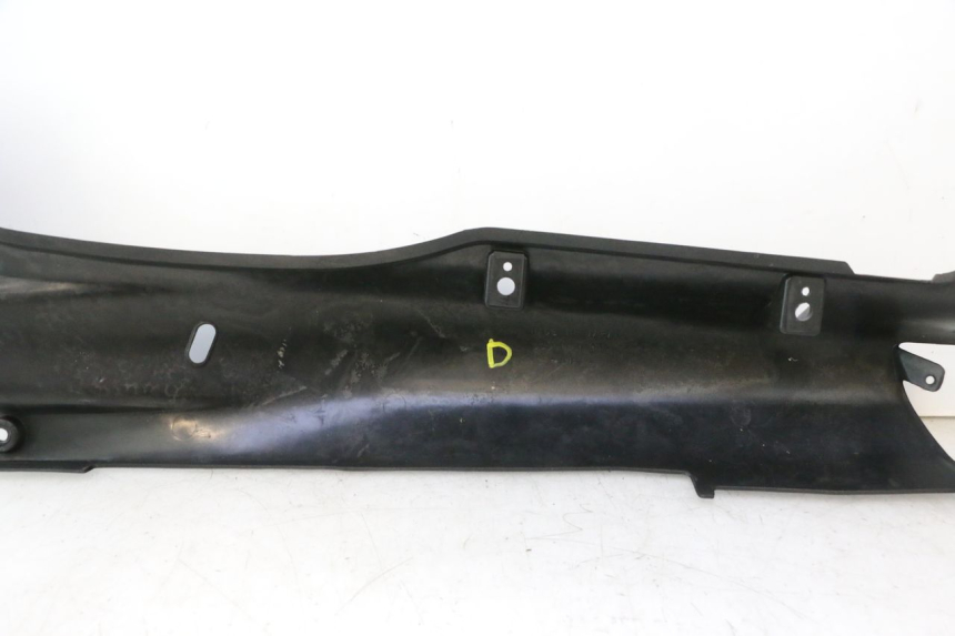 photo de FLANC ARRIERE DROIT KAWASAKI ZZR 600 (1995 - 2004) - Détails caractéristiques
