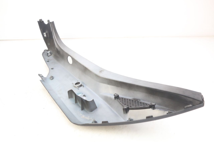 photo de FLANC ARRIERE GAUCHE KYMCO AGILITY 16+ 4T 50 (2018 - 2023) - Gros plan technique