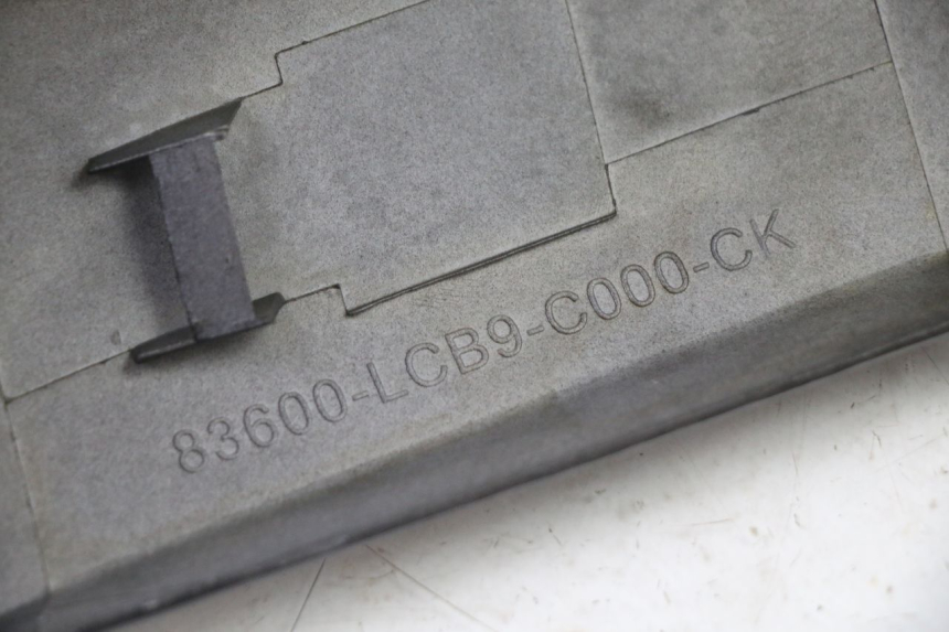 photo de FLANC ARRIERE GAUCHE KYMCO AGILITY 4T 50 (2005 - 2018) - Détails caractéristiques